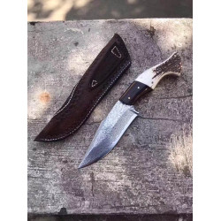 Ръчно направен ловен нож от дамаска стомана с VG 10 сърцевина дръжка от елонов рог,фул танг конструкция