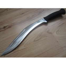 Мачете / кукри от масивна стомана и гумирана дръжка за удобен захват Мачете / кукри от масивна стомана и гумирана дръжка за удобен захват