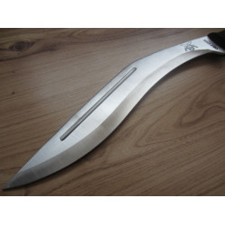 Мачете / кукри от масивна стомана и гумирана дръжка за удобен захват Мачете / кукри от масивна стомана и гумирана дръжка за удобен захват