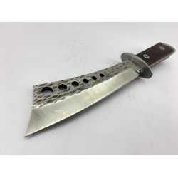 Ловен нож от масивна закалена стомана - ръчно направен с футуристичен дизайн