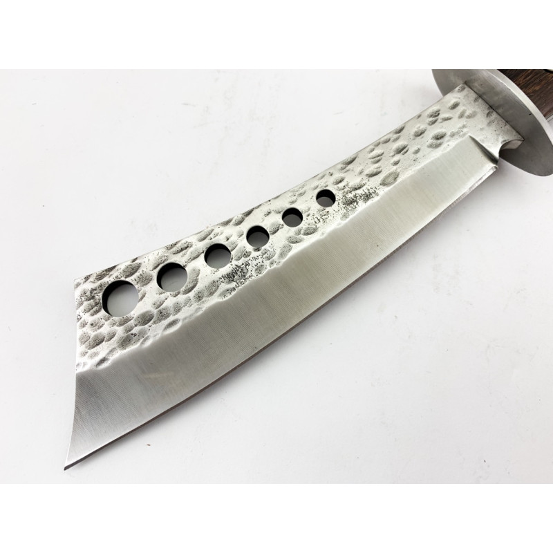 Ловен нож от масивна закалена стомана - ръчно направен с футуристичен дизайн