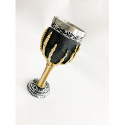 Чаша за вино готическа с черепи