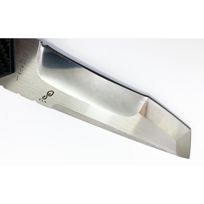 Масивен ловен нож с футуристично острие Made in Japan