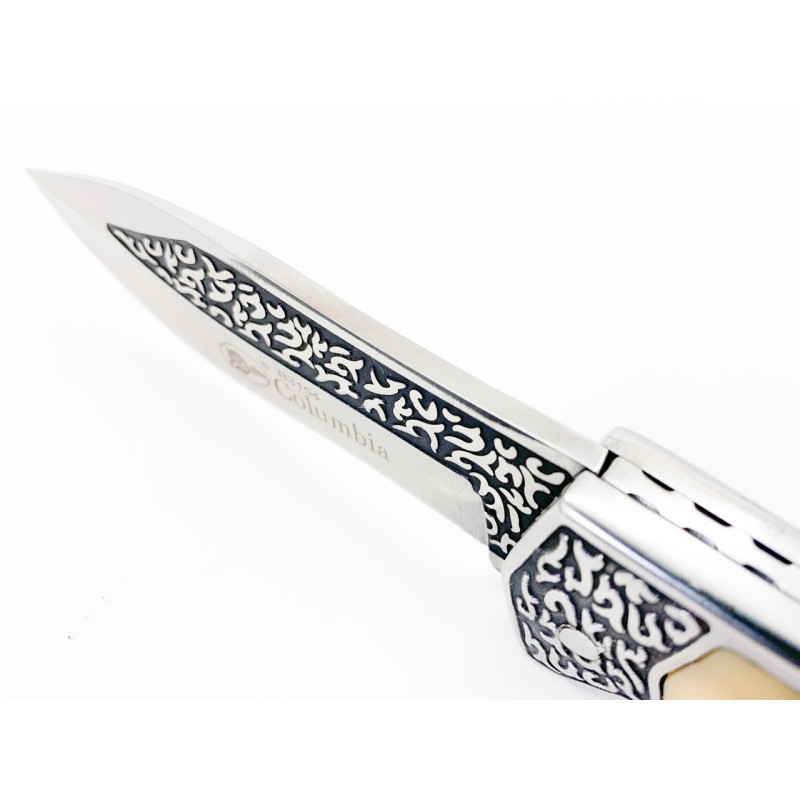 Сгъваем джобен нож с чирени от бял кориан Columbia B3154