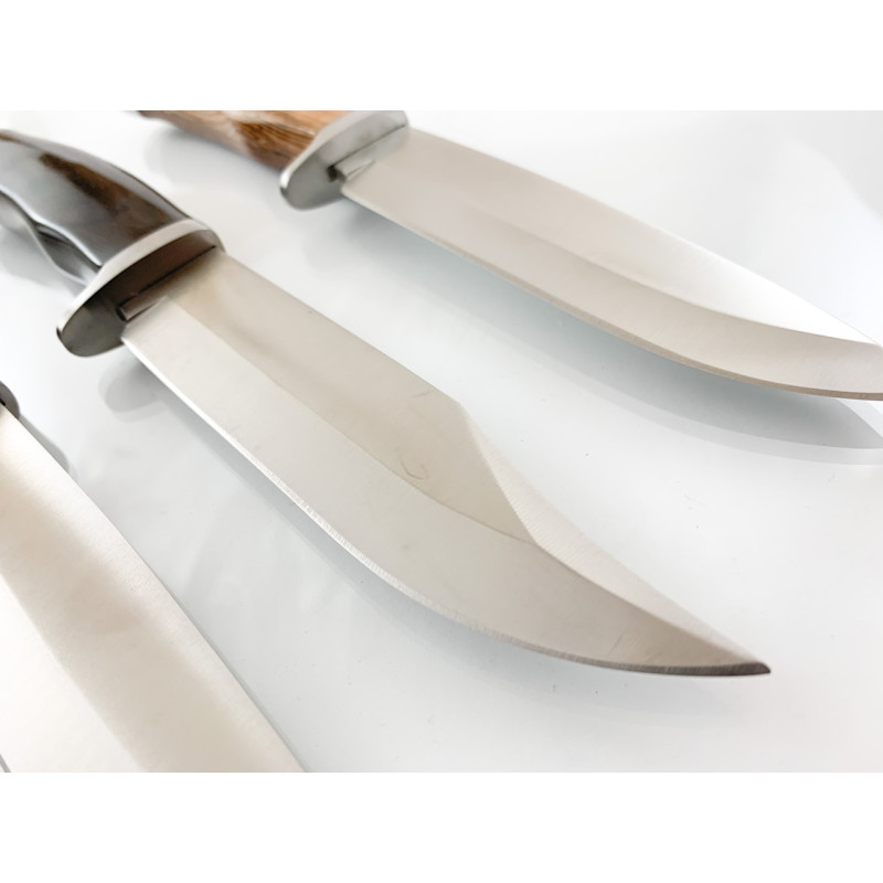 Комплект от три броя ловни ножове с калъфи за колан