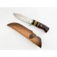 Ловен нож ръчно направен от дамаска японска стомана сандалово дърво и елементи от цветен кориан