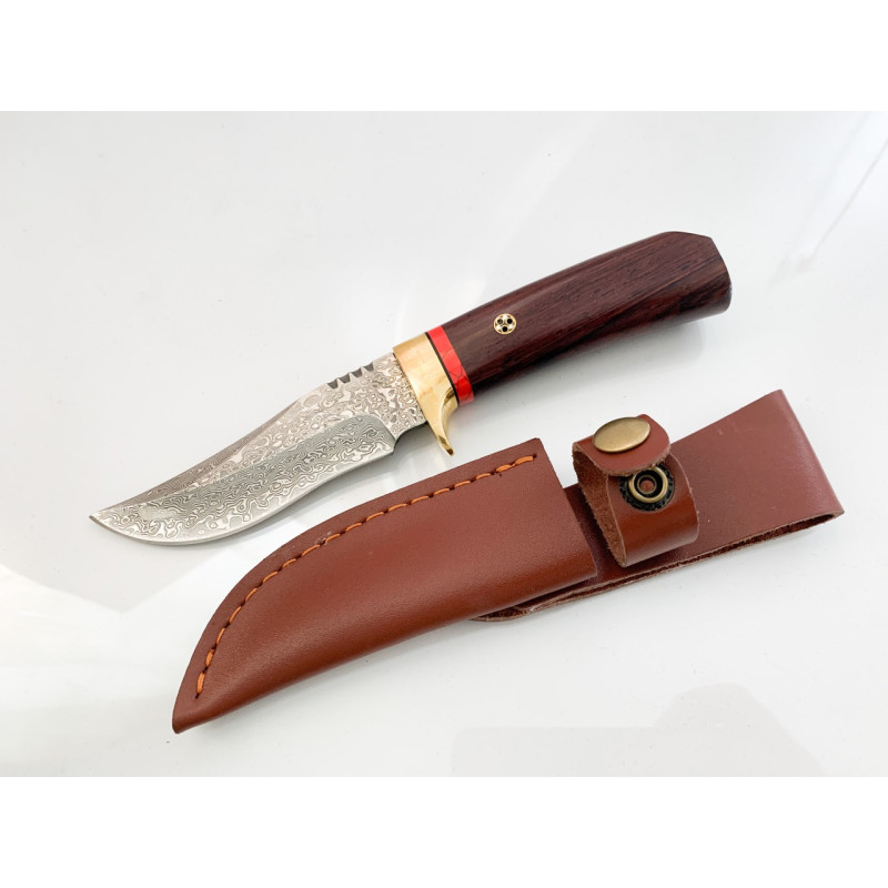 Ловен нож ръчно направен от дамаска японска стомана,дръжка от абаносово дърво и месингов гард