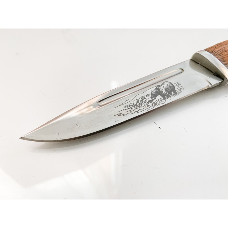 Руски ловен нож с гравирана мечка на острието стомана 65х13