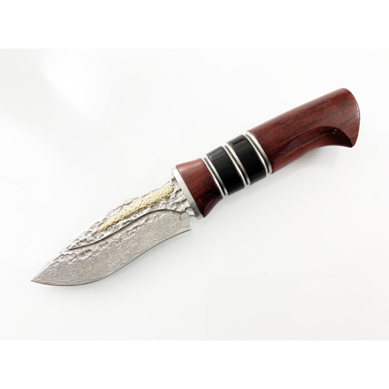 Ловен нож ръчно направен от дамаска японска стомана и бронзов елемент