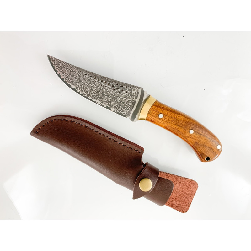 Ловен нож ръчно направен от дамаска японска стомана сандалово дърво