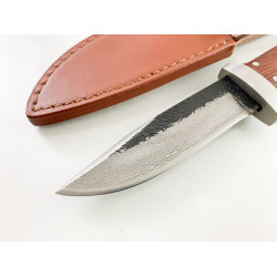 Ловен нож ръчно кован със шарка имитираща дамаската стомана фултанг много здрав