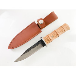 Ръчно кован ловен нож със шарка имитираща дамаската стомана