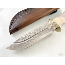 Ръчно направен ловен нож от японска дамаска стомана с VG 10 сърцевина и еленов рог дръжка