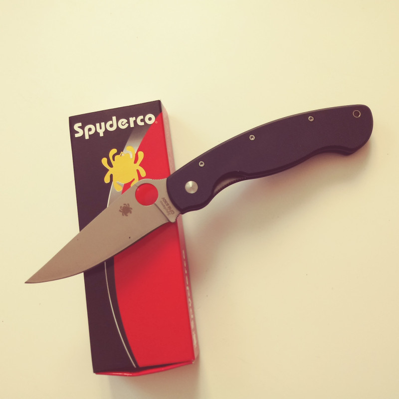 Spyderco CPM-S30V-сгъваем джобен нож с гладко острие