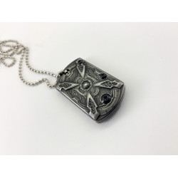 Медальон метален за носене на врат със скрит сгъваем нож,с верижка