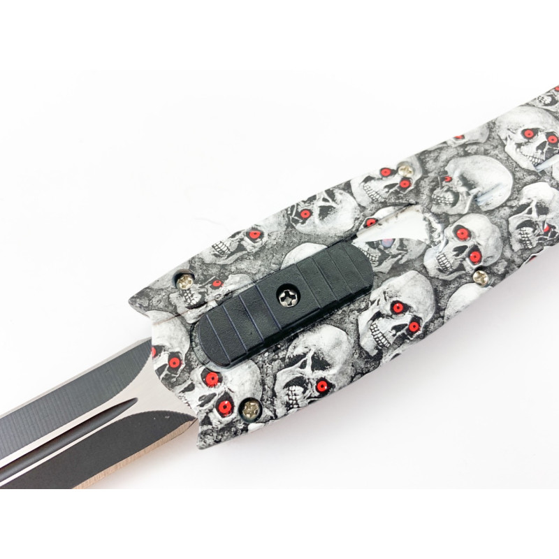 Автоматичен сгъваем нож OTF със сиви черепи на дръжката