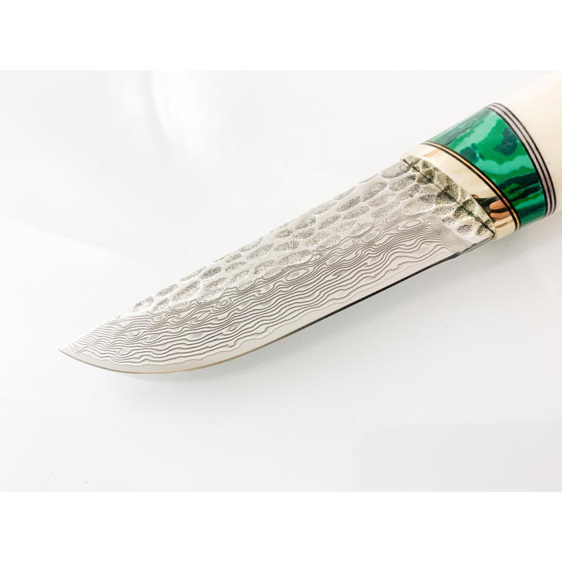 Ловен нож ръчно направен от дамаска японска стомана сандалово дърво и еленов рог