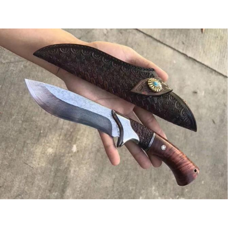 Колекционерски ловен нож ръчно направен от дамаска стомана и дръжка сандалово дърво