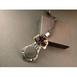 Малък бокс тип ключодържател череп за носене на показалеца