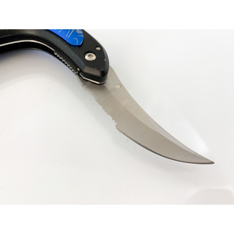 Сгъваем нож футуристичен дизайн с четири остриета остри