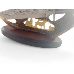 Сувенирен нож с поставка за украса или подарък с гравиран елен