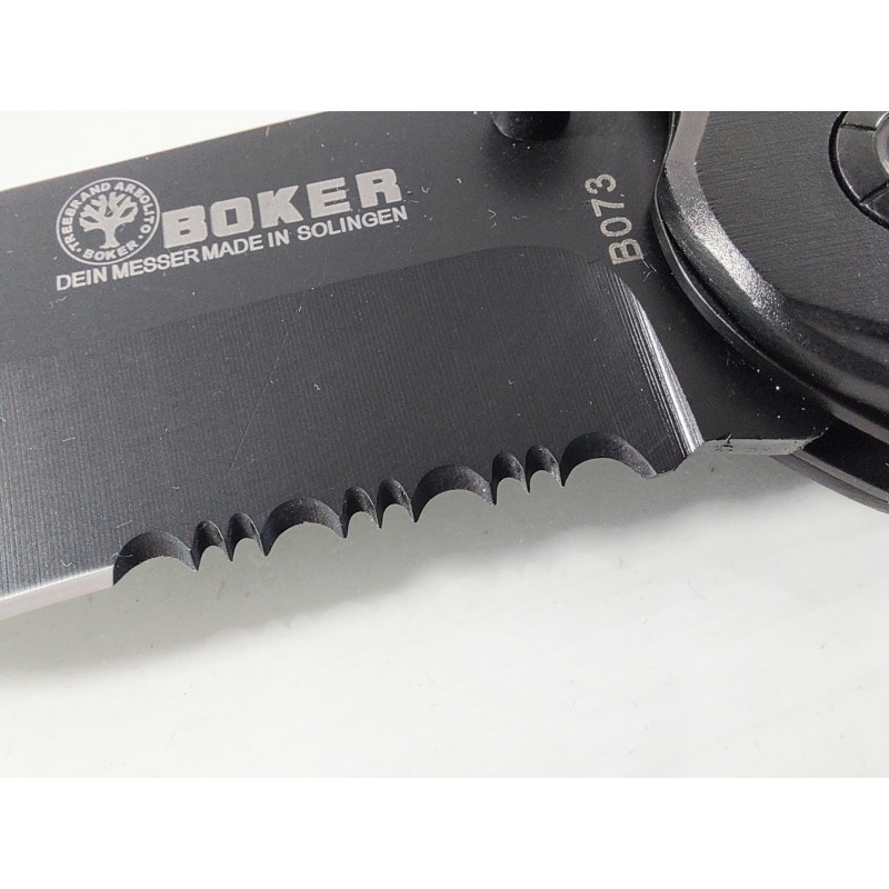 Сгъваем автоматичен масивен джобен нож една втора серетирано острие - Boker B073