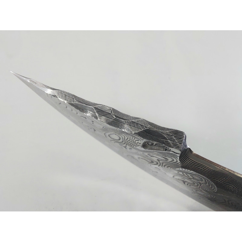 Ловен нож ръчно направен от дамаска японска стомана футуристичен дизайн