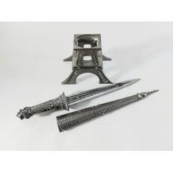 Сувенирен нож в стойка на айфеловата кула