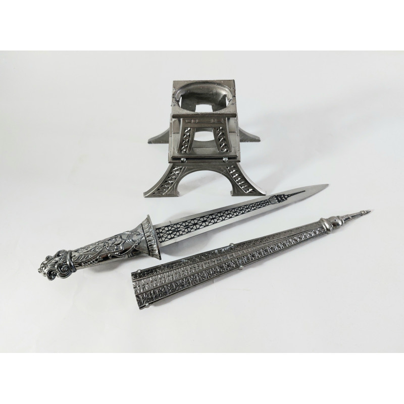 Сувенирен нож в стойка на айфеловата кула