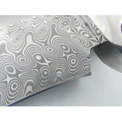 Ръчно направен ловен нож от кована дамаска стомана с дръжка от сандалово дърво и кориан