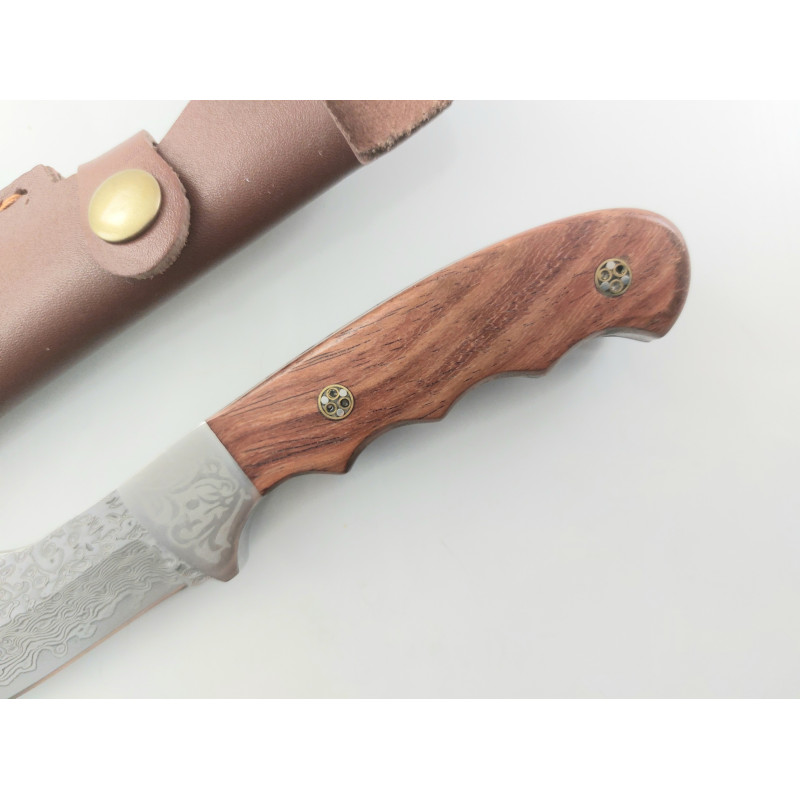 Ловен нож класически модел ръчно направен от дамаска японска стомана фултанг