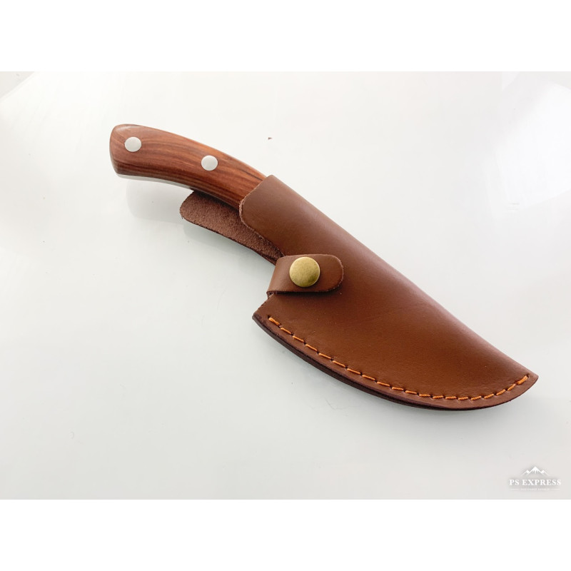 Ловен нож ръчно направен от кована стомана извито острие подходящ за дране