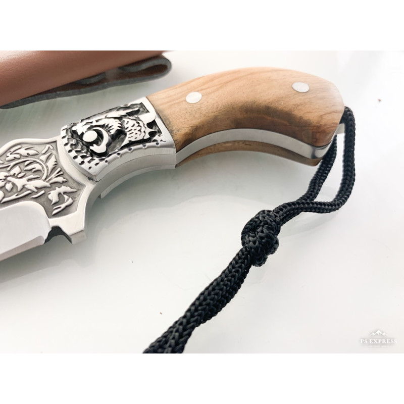 Ловен нож подходящ за дране от цяло парче стомана с гравиран Тигър на гарда