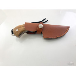 Ловен нож подходящ за дране от цяло парче стомана с гравиран Тигър на гарда