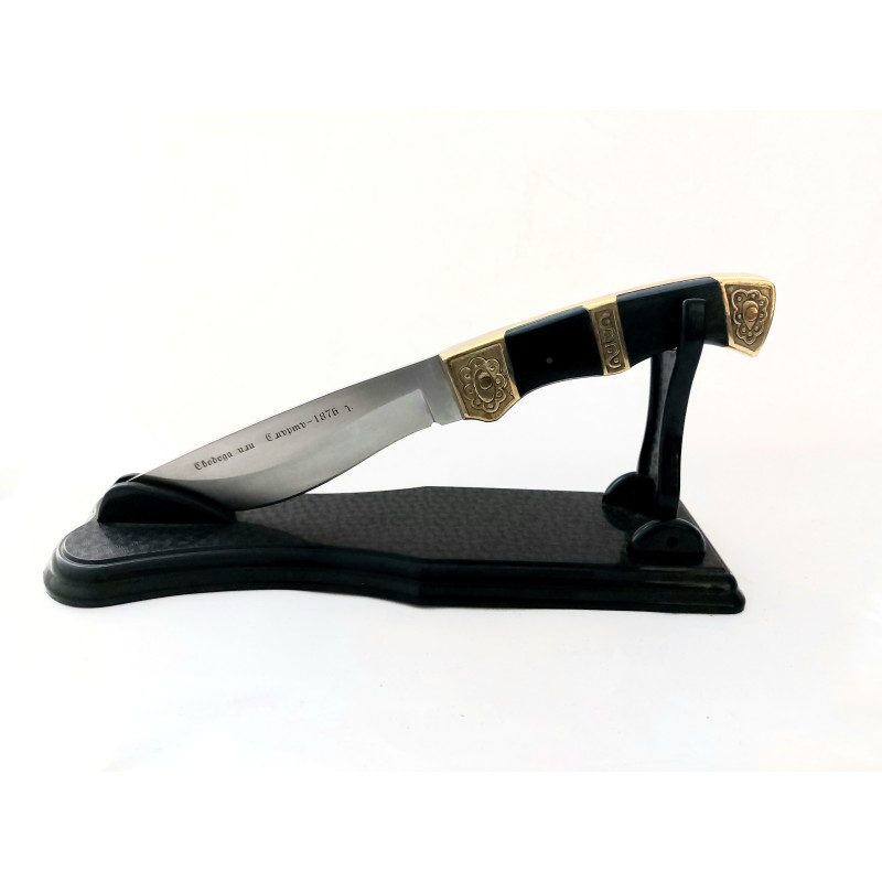 Ловен нож с месингови гардове за колекция или подарък с поставка - Свобода или Смръть 1876 г.