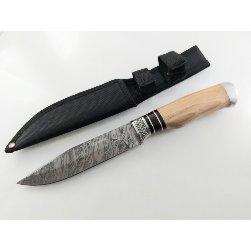Руски ловен нож с кания шарка имитираща дамаската стомана