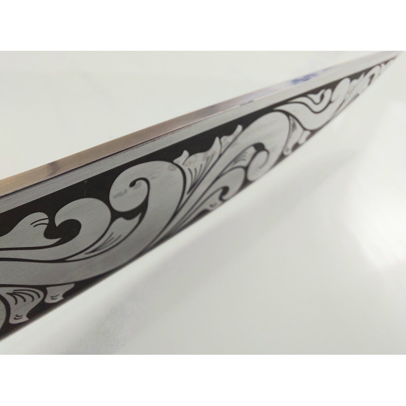 Руски ловен нож Пантера с гравирани флорални елементи на острието стал 65х13