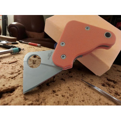 Малко мини джобно ножче orange color с клипс за колан дизайн зaимстван от Spyderco Малко мини джобно ножче orange color с клипс за колан дизайн зaимстван от Spyderco