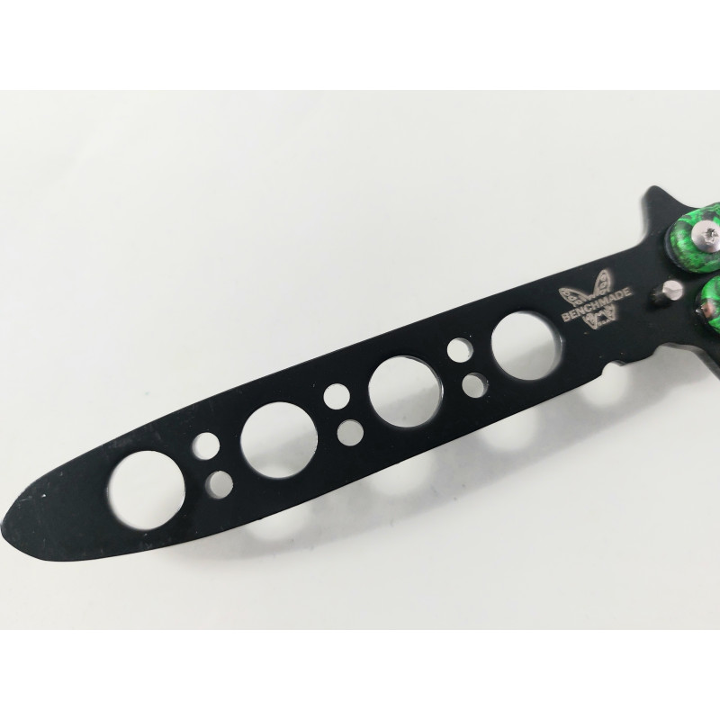 Тренировъчен нож пеперуда с пружинен механизъм и калъфче зелени черепи подходящ за правене на трикове