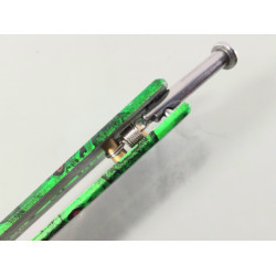 Тренировъчен нож пеперуда с пружинен механизъм и калъфче зелени черепи подходящ за правене на трикове