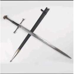 Легендарният меч Андурил с елфически надпис на острието