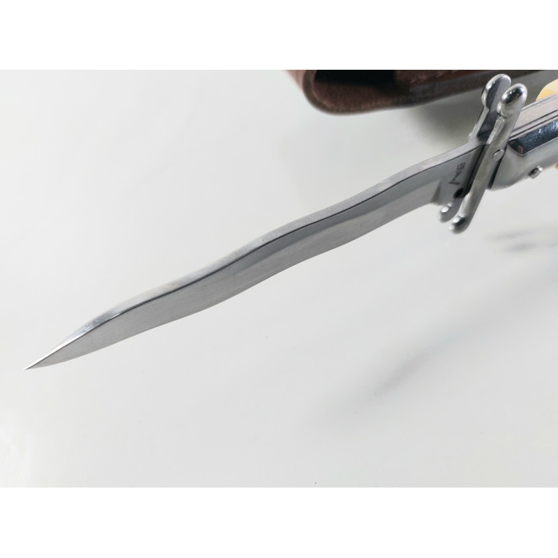 Автоматичен сгъваем джобен нож с кожен калъф АКC Italy змиевидно острие,чирени от бял кориан