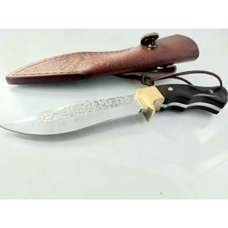Ръчно направен кован ловен нож фултанг чирени от махагон,месингов гард , D2 стомана и кожен калъф
