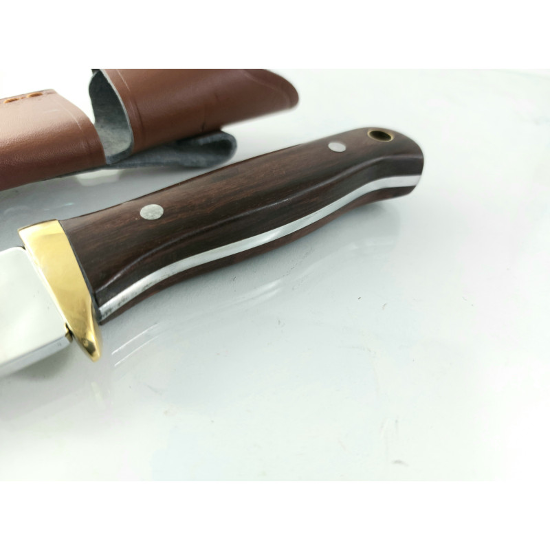 Ловен нож фултанг с кожена кания ,месингов гард , отвор за темляк и извито острие