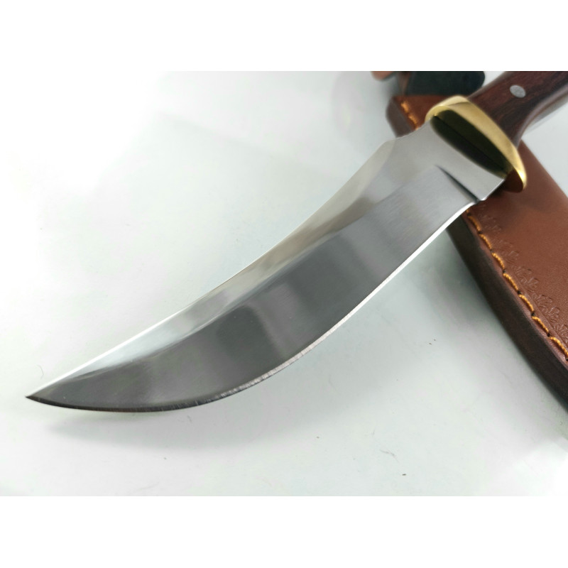 Ловен нож фултанг с кожена кания ,месингов гард , отвор за темляк и извито острие