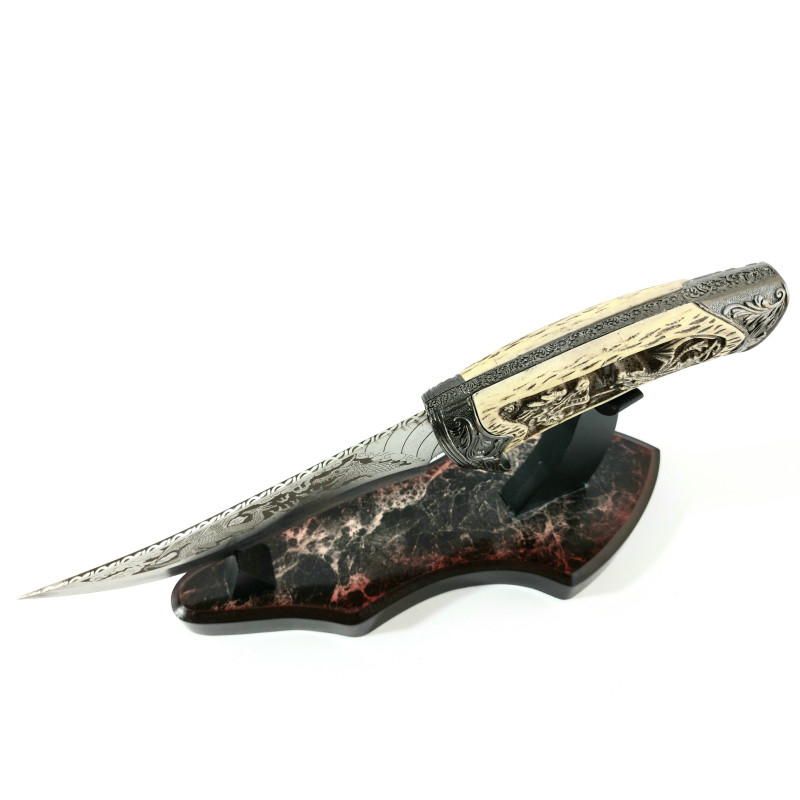 Уникален ловен нож с красива дървена поставка с гравиран Дракон на дръжката