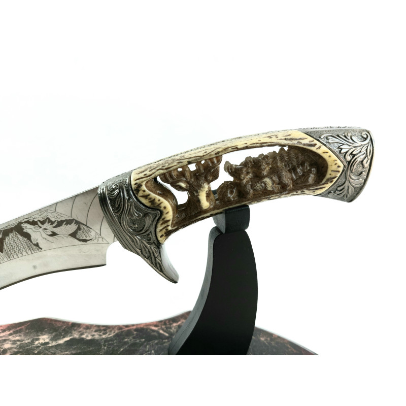 Уникален ловен нож с красива дървена поставка с гравиран Елен на дръжката