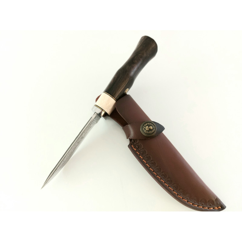 Ловен нож от японска дамаска стомана , дръжка от махагоново дърво и кориан имитиращ слонова кост