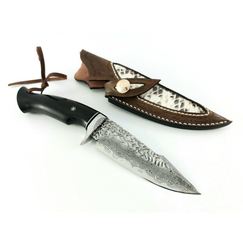 Ръчно направен ловен нож от Японска дамаска стомана и метален гард