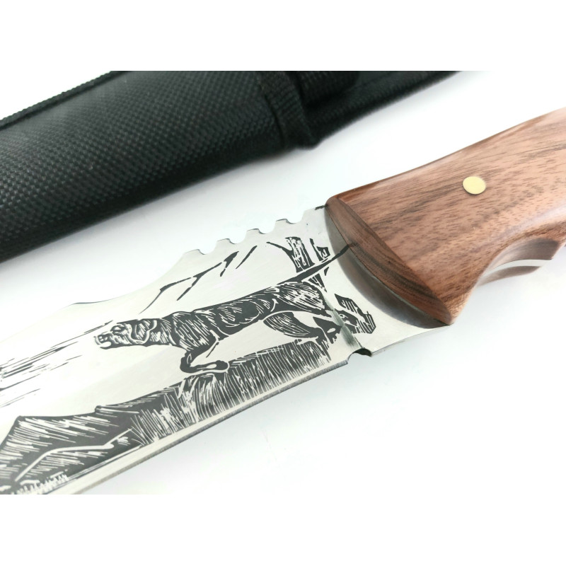 Ловен нож с инкрустиран ловец